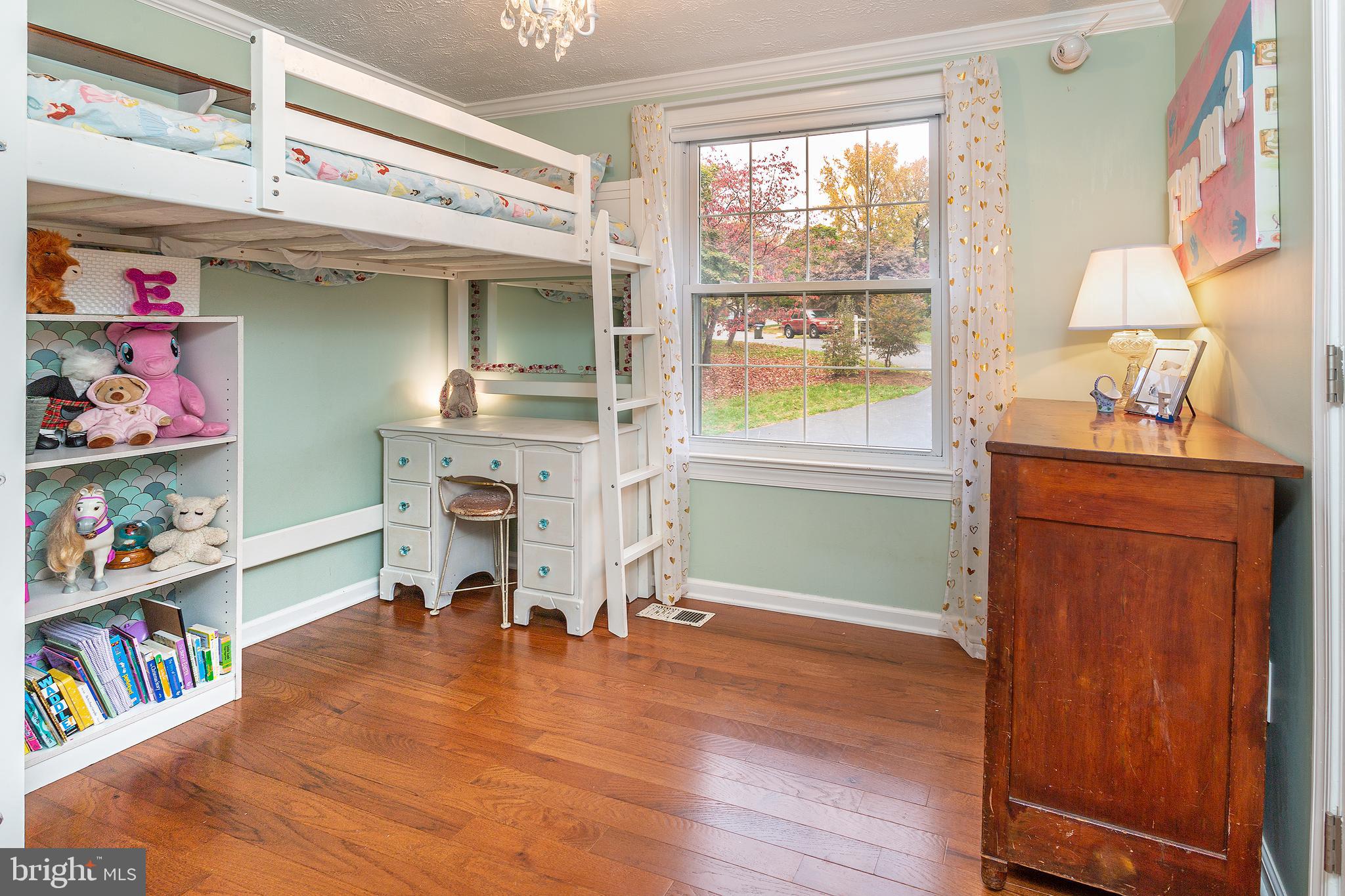 FIVE OAKS PLACE - Residential Lease