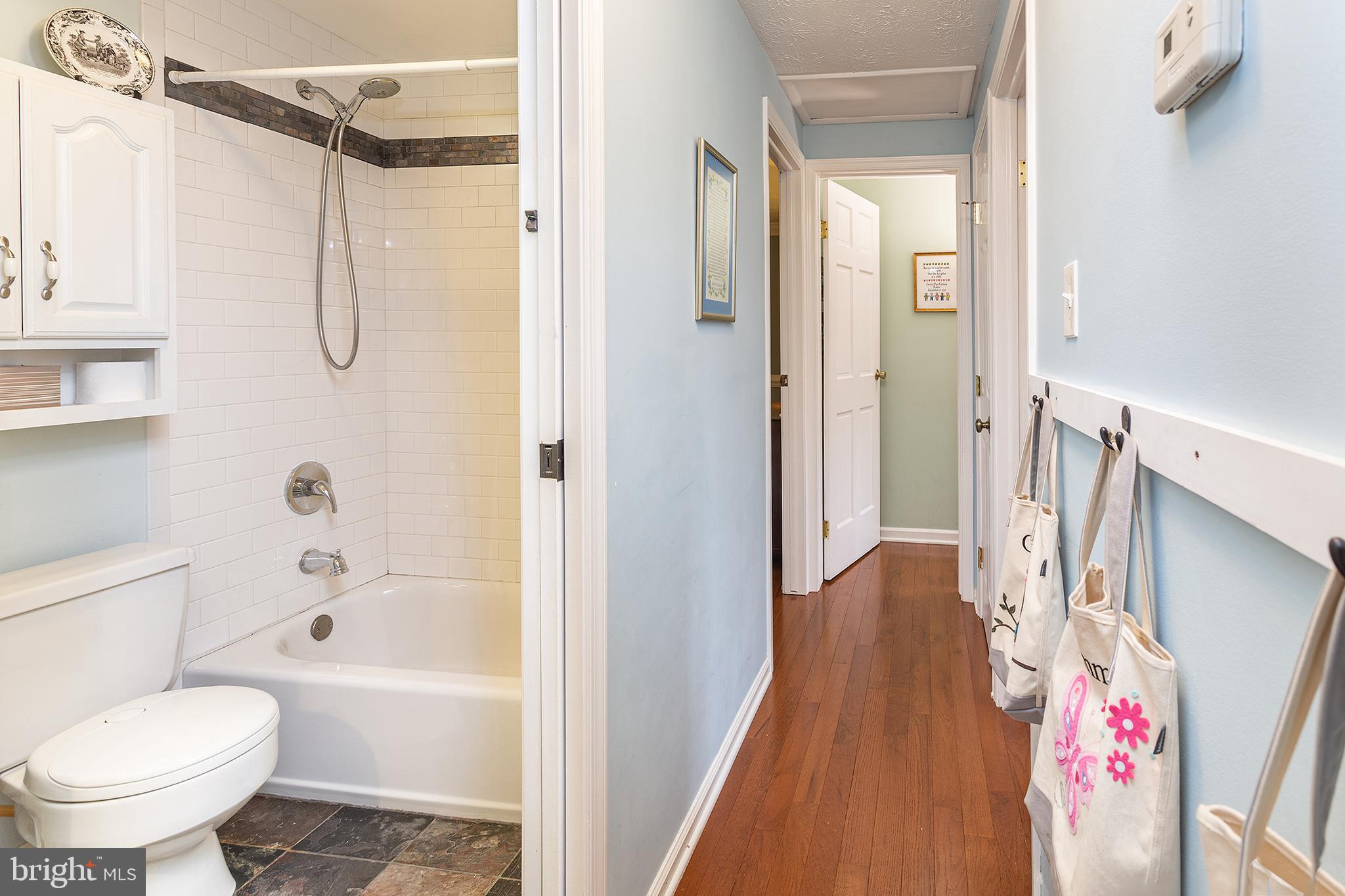 FIVE OAKS PLACE - Residential Lease