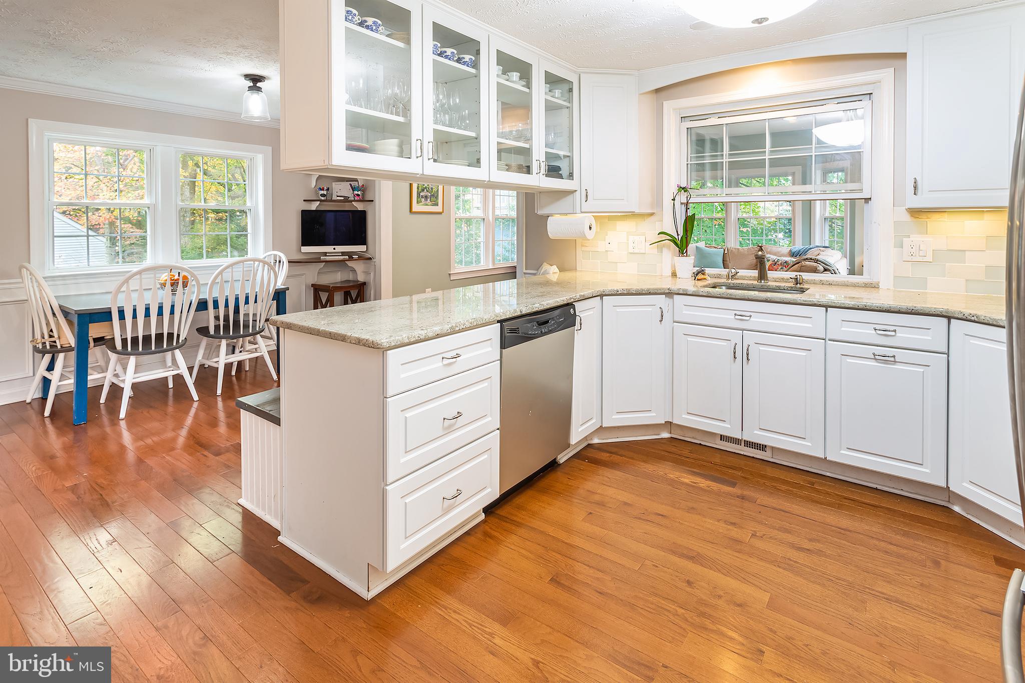 FIVE OAKS PLACE - Residential Lease