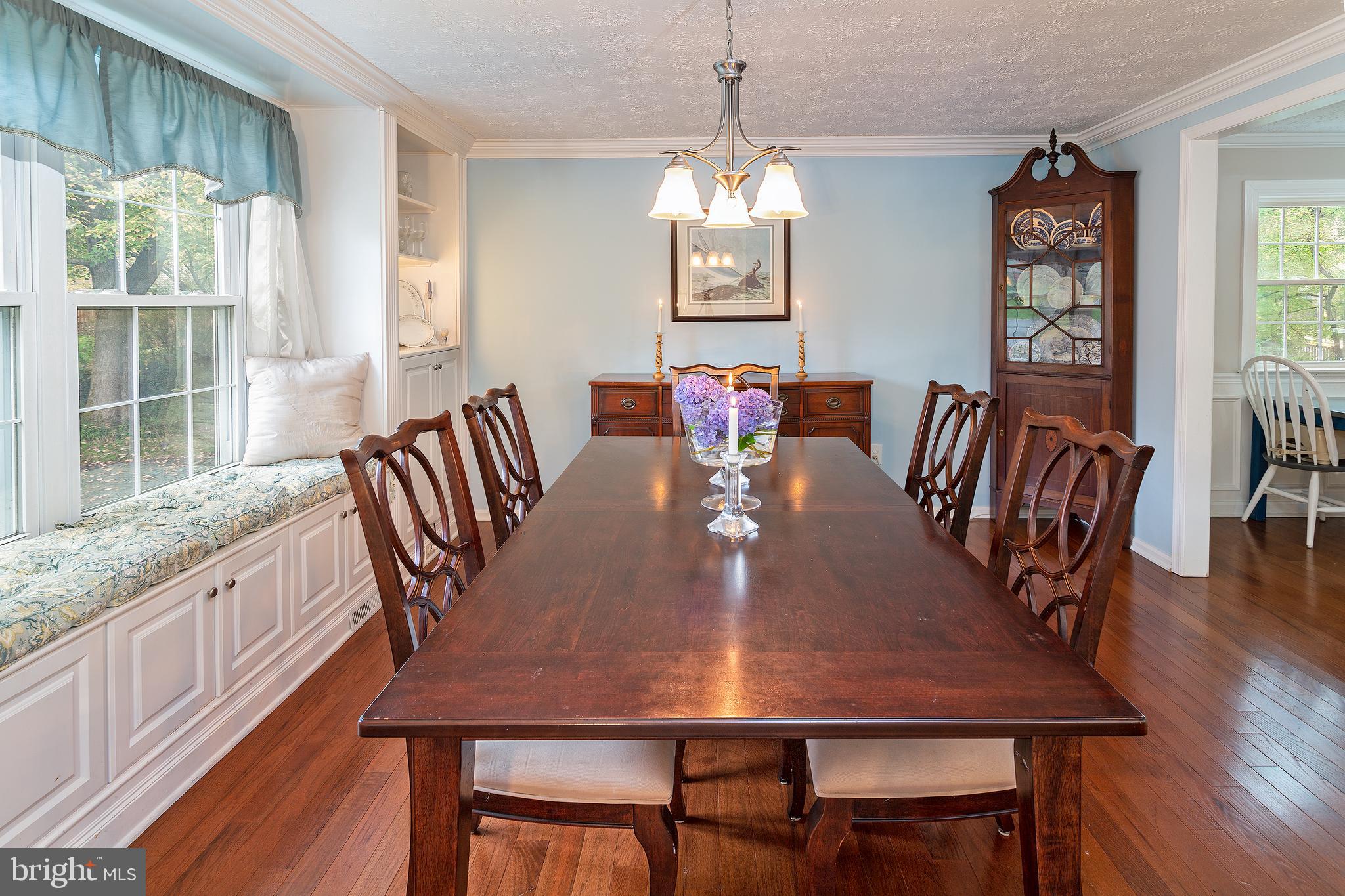 FIVE OAKS PLACE - Residential Lease