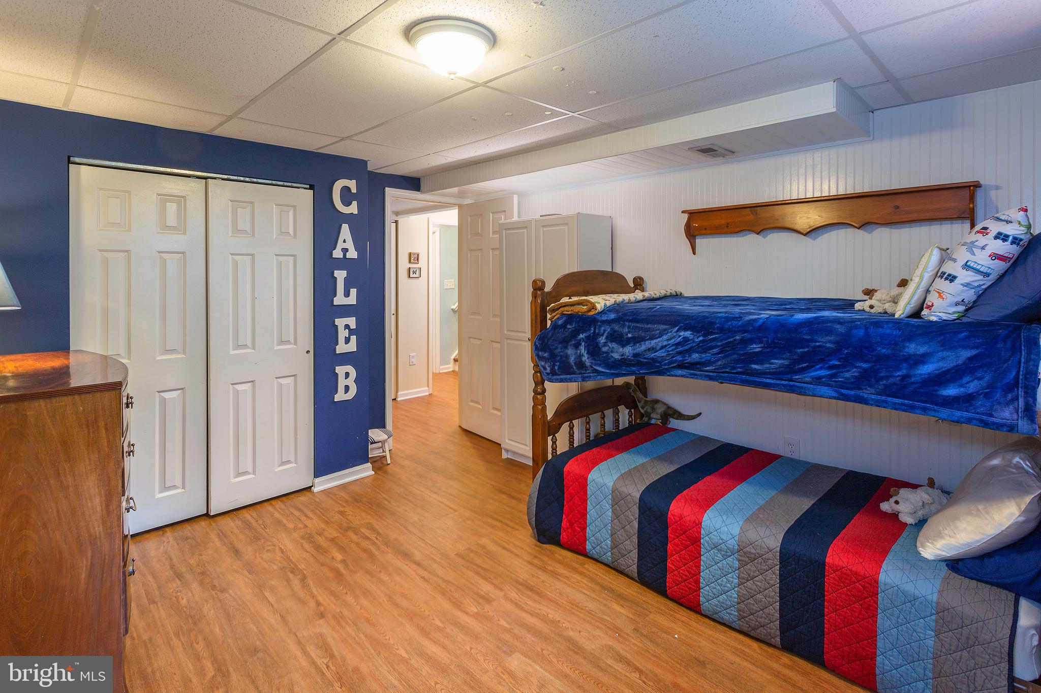 FIVE OAKS PLACE - Residential Lease