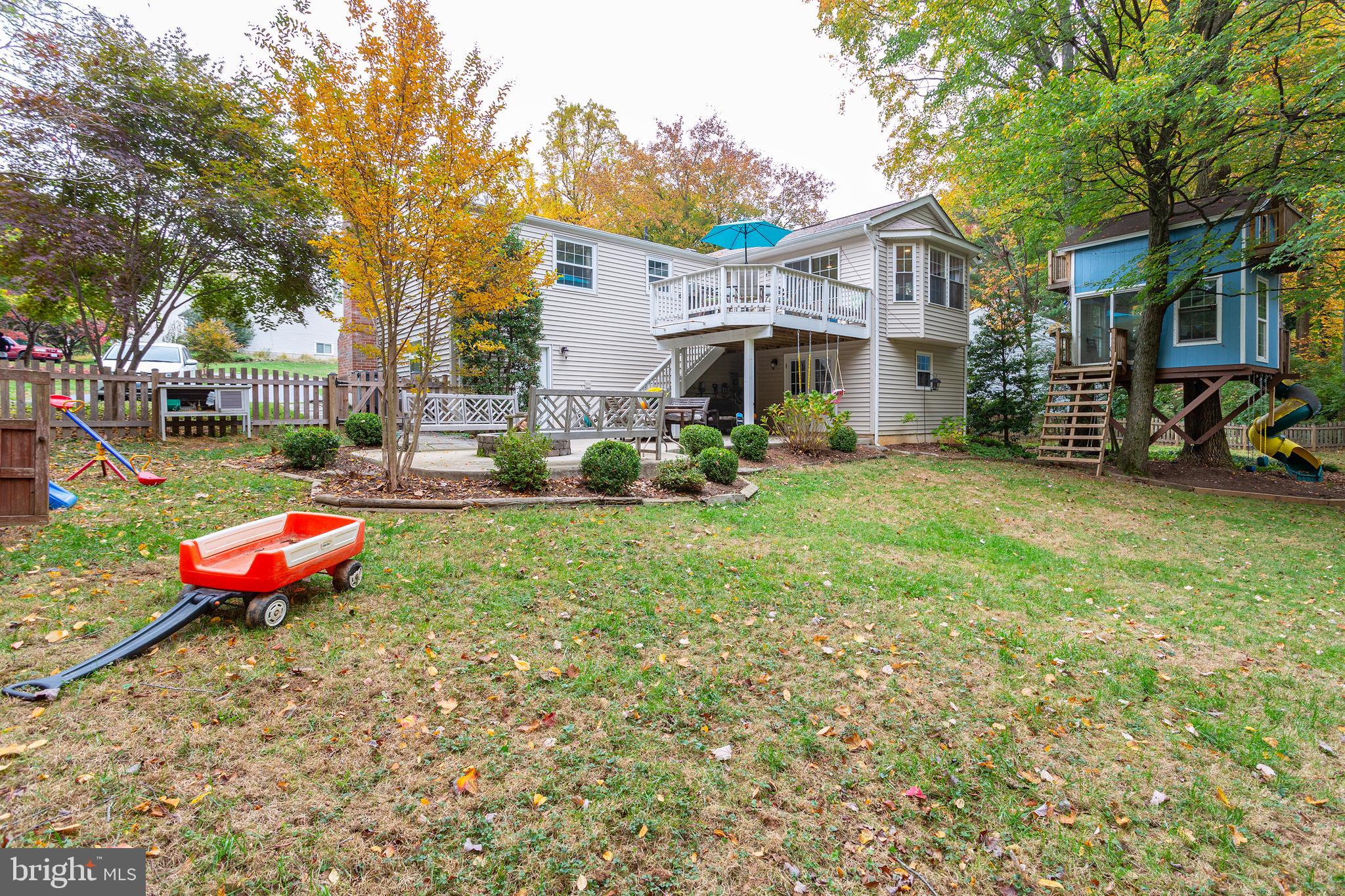 FIVE OAKS PLACE - Residential Lease