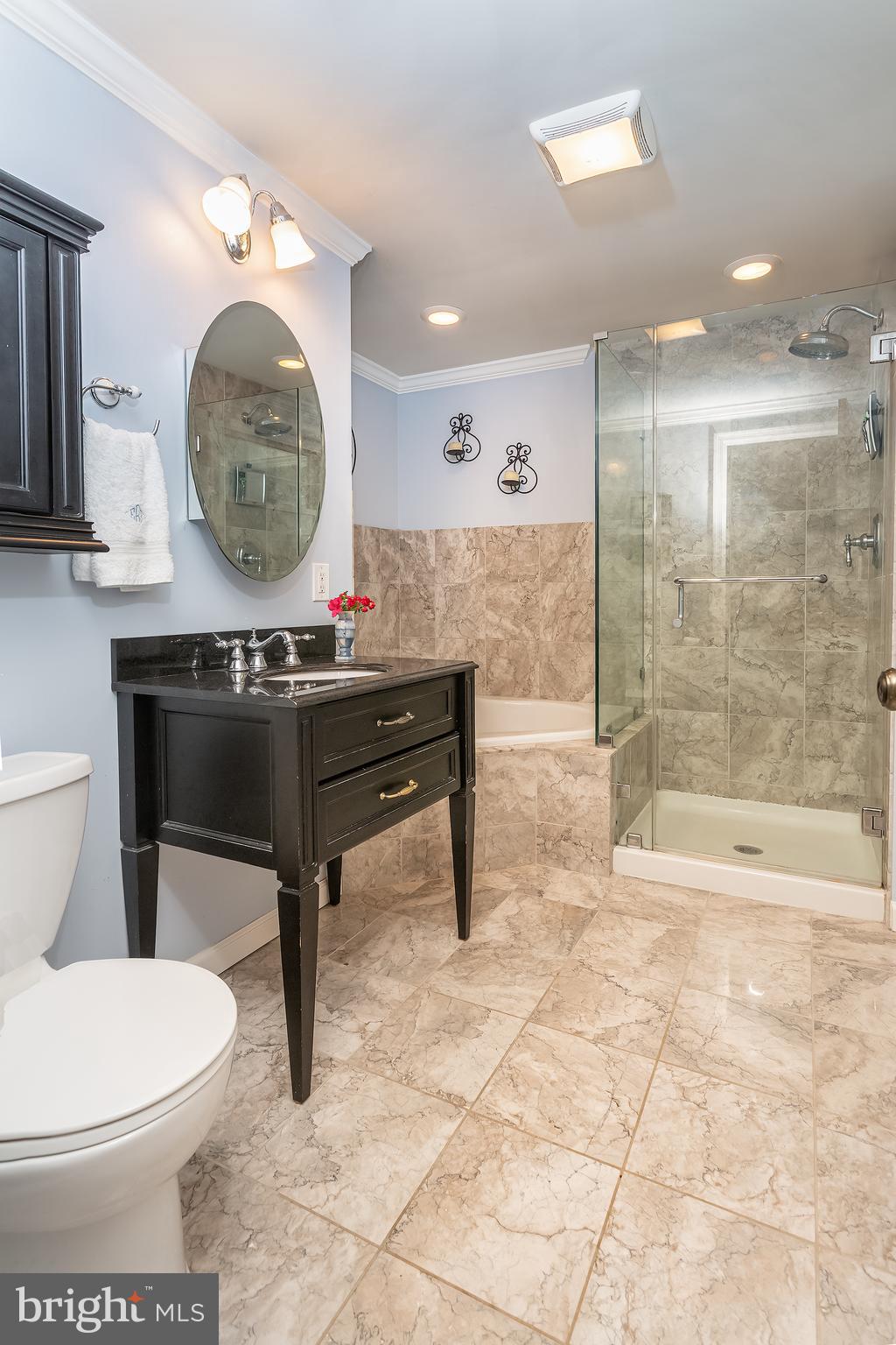 FIVE OAKS PLACE - Residential Lease