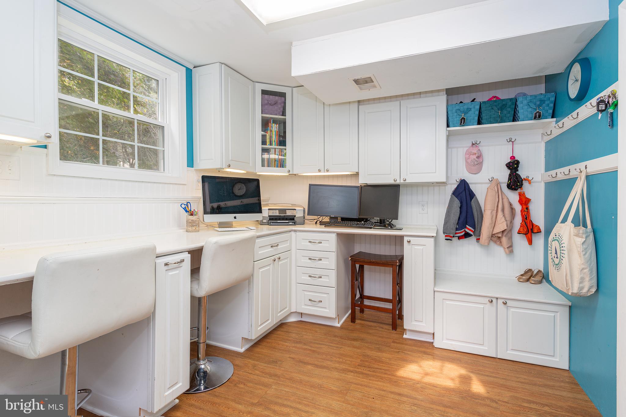 FIVE OAKS PLACE - Residential Lease