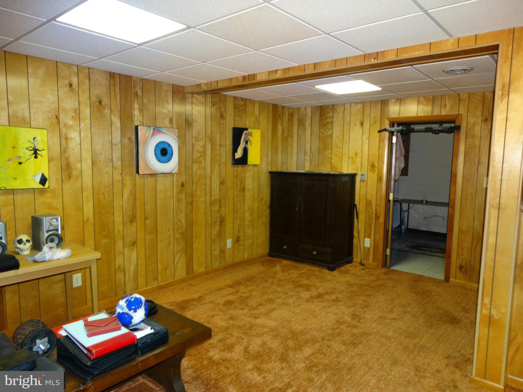 POTOMAC MANOR CONDOMINIUM - Residential Lease