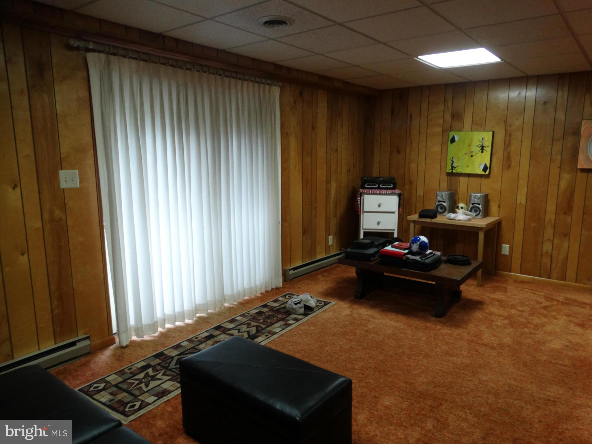 POTOMAC MANOR CONDOMINIUM - Residential Lease