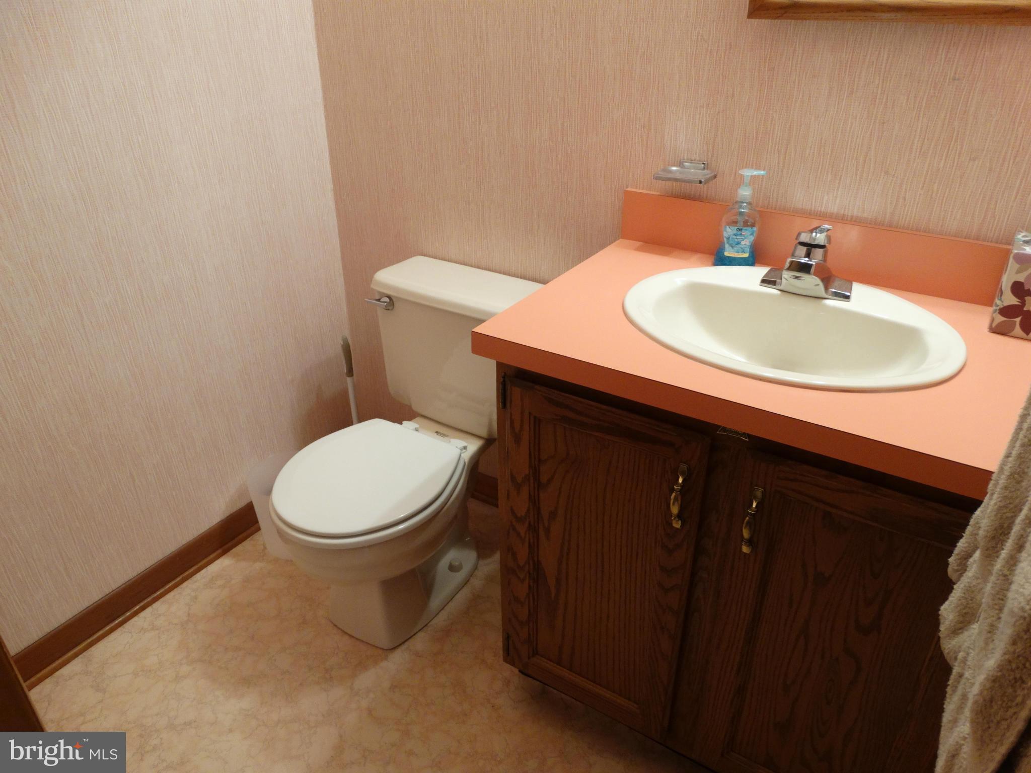 POTOMAC MANOR CONDOMINIUM - Residential Lease