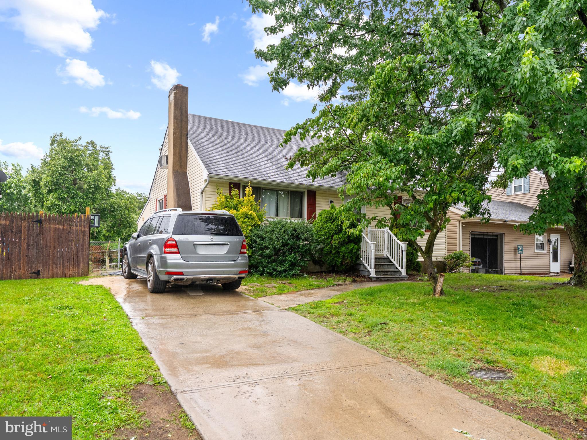818 W EVESHAM ROAD