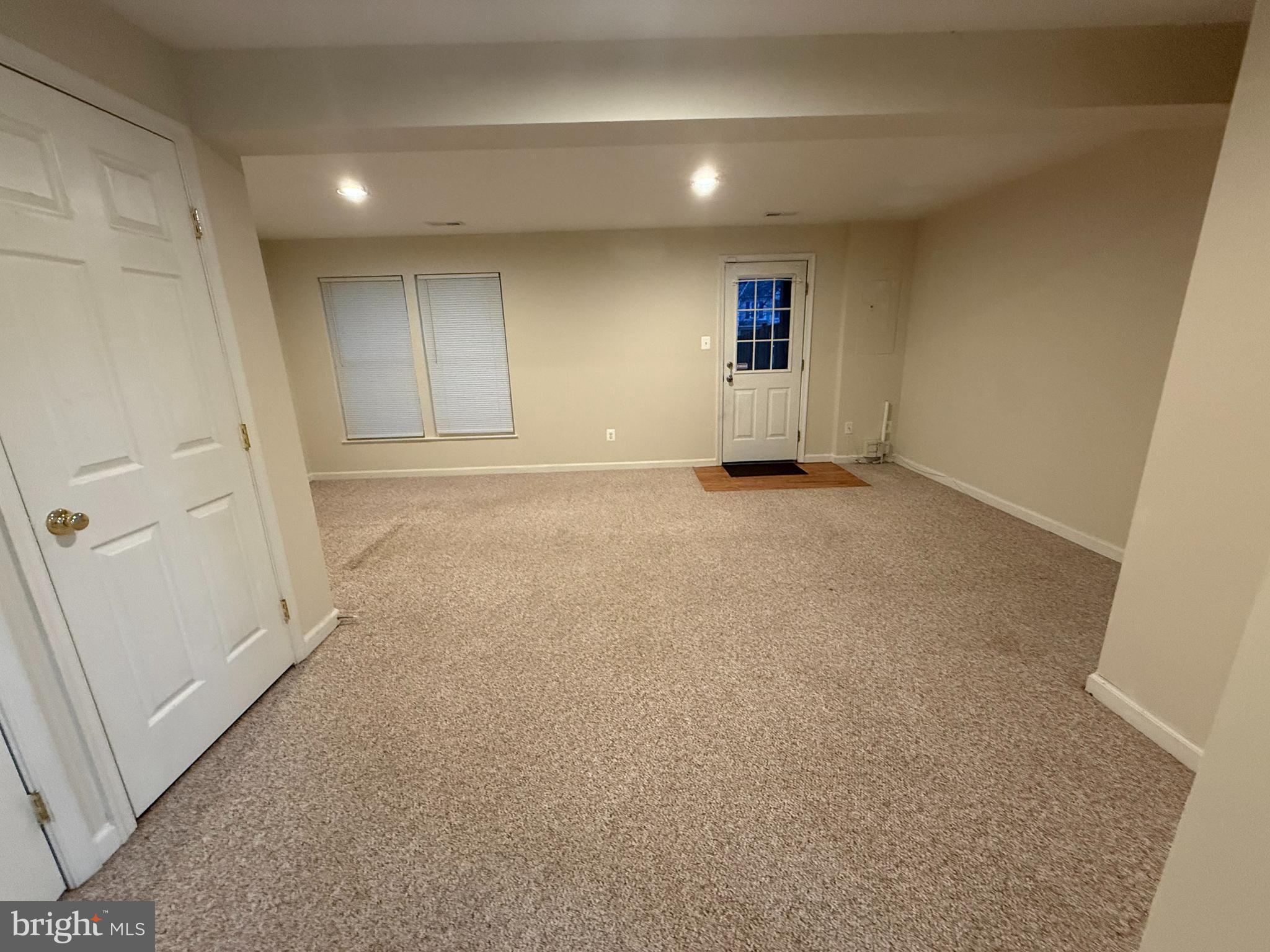 ASHBURN FARM - Residential Lease