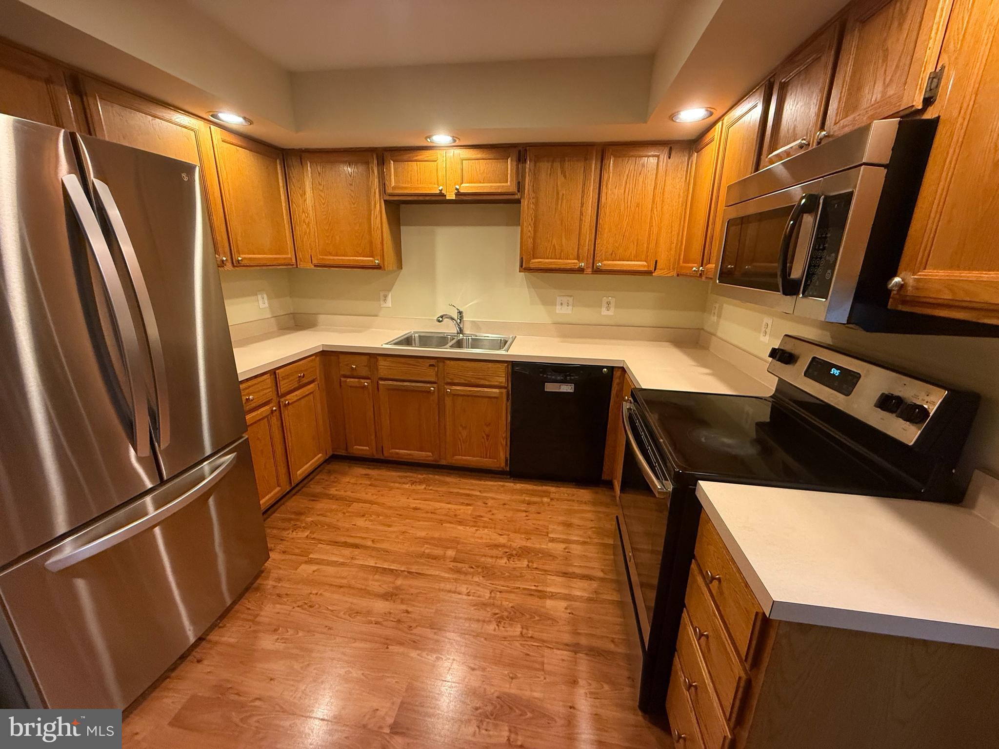 ASHBURN FARM - Residential Lease