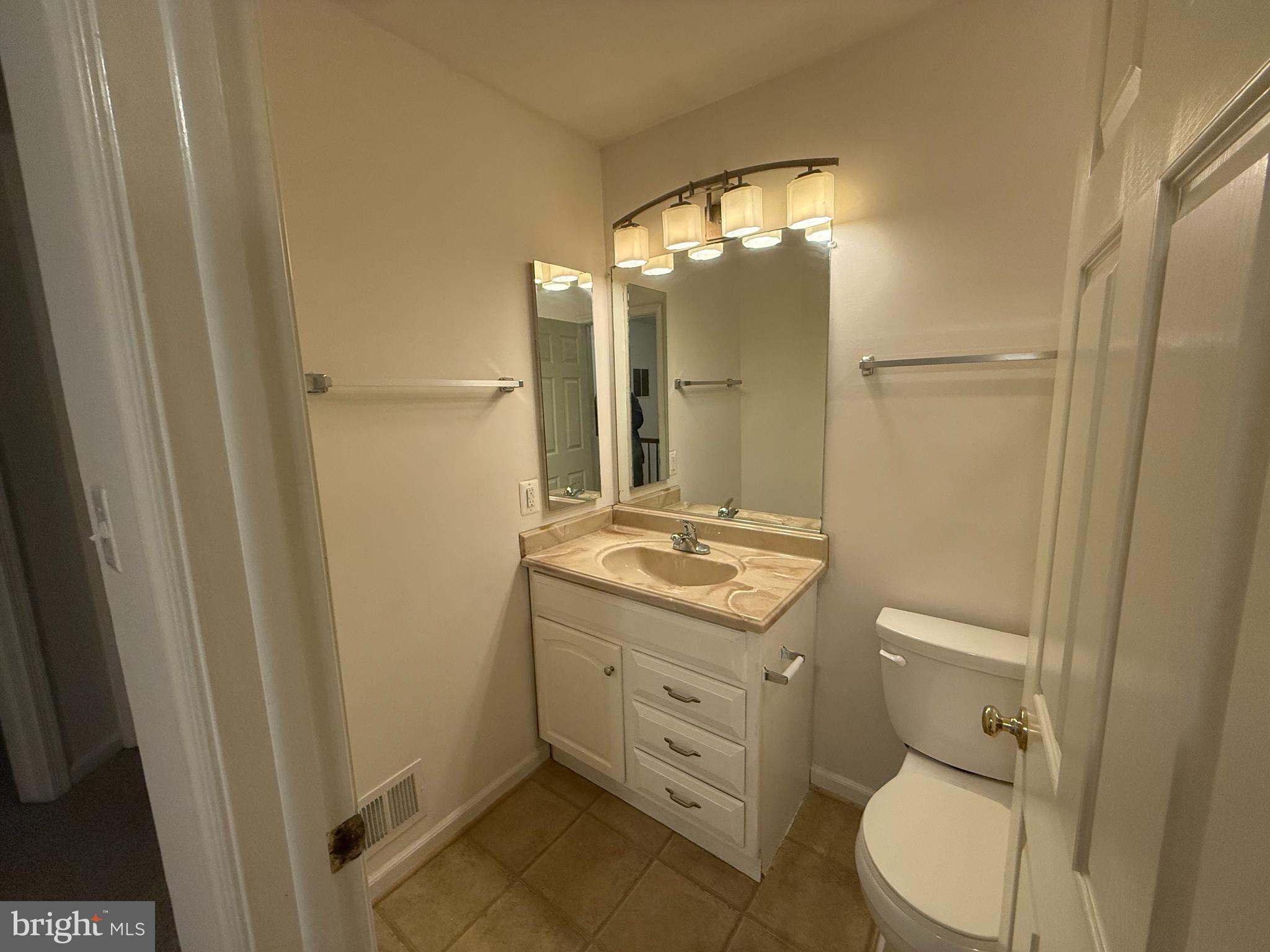 ASHBURN FARM - Residential Lease