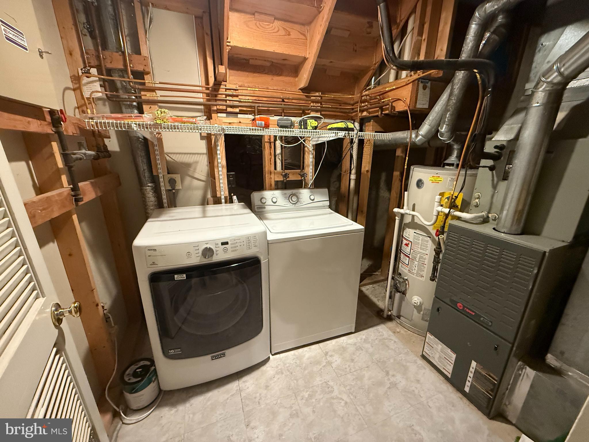 ASHBURN FARM - Residential Lease