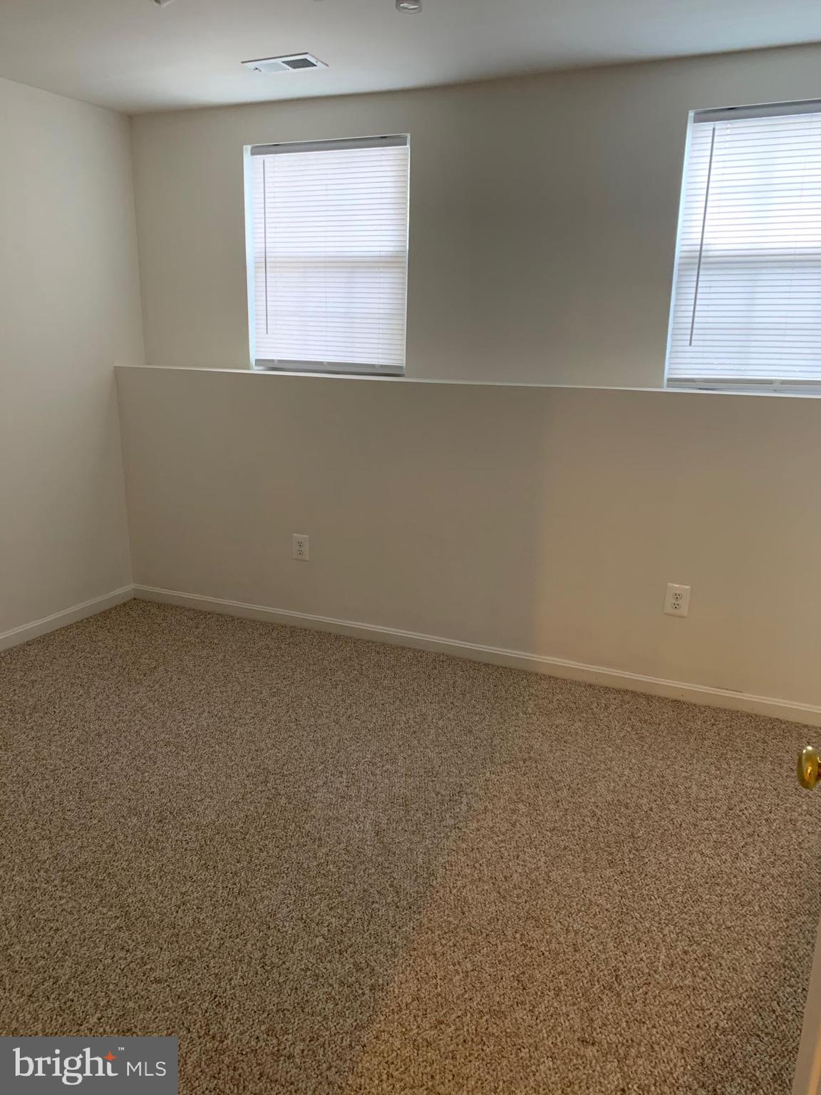 ASHBURN FARM - Residential Lease