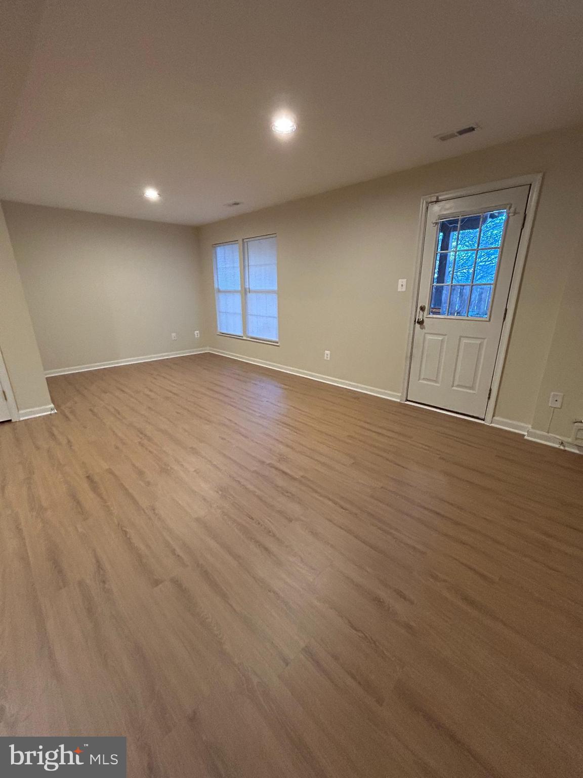 ASHBURN FARM - Residential Lease