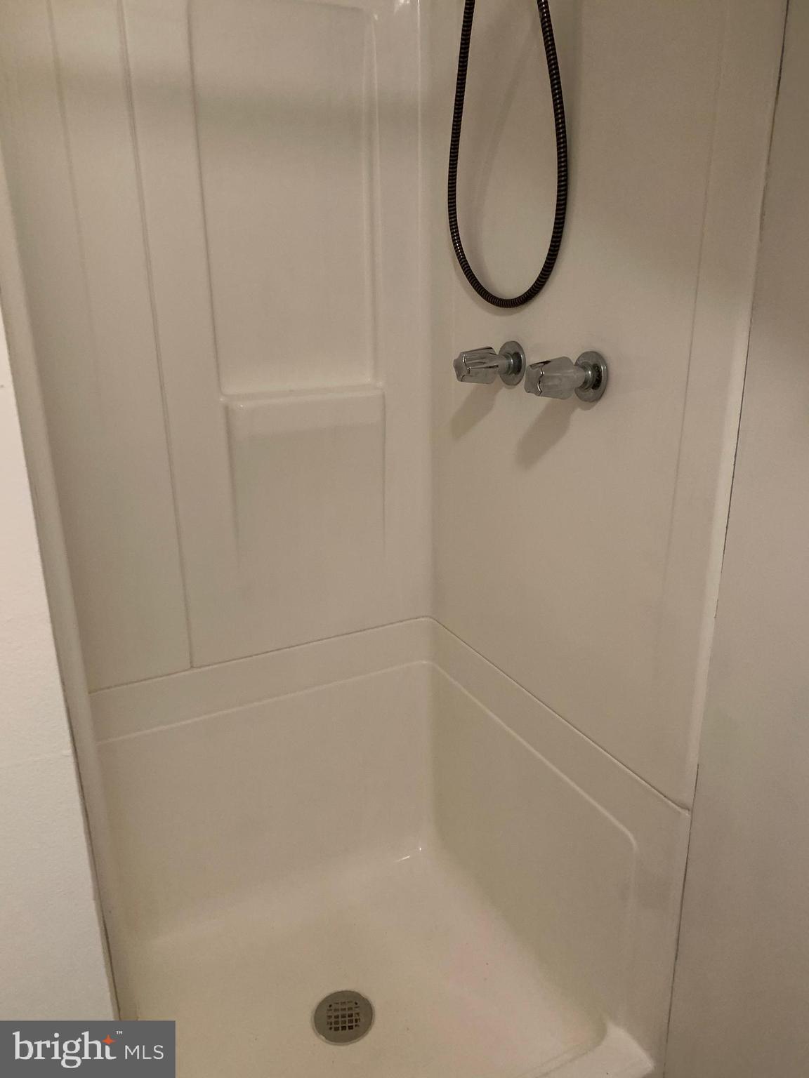 ASHBURN FARM - Residential Lease