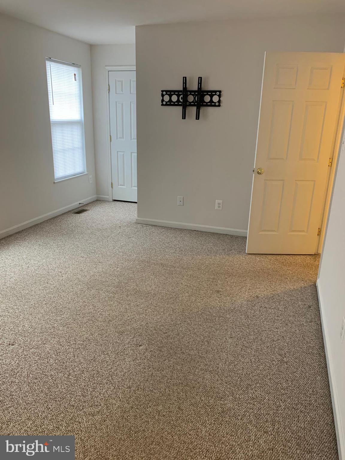 ASHBURN FARM - Residential Lease