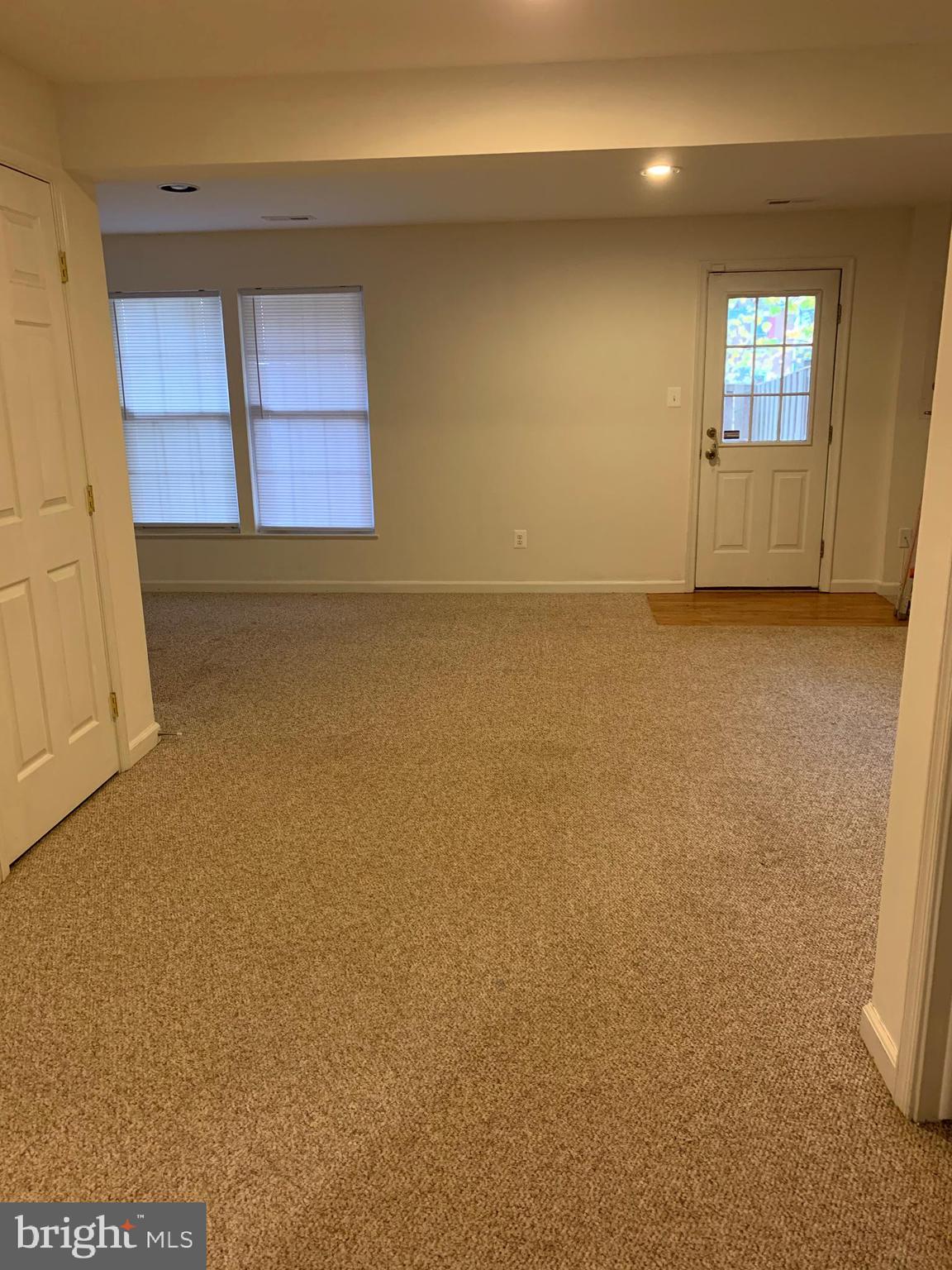 ASHBURN FARM - Residential Lease