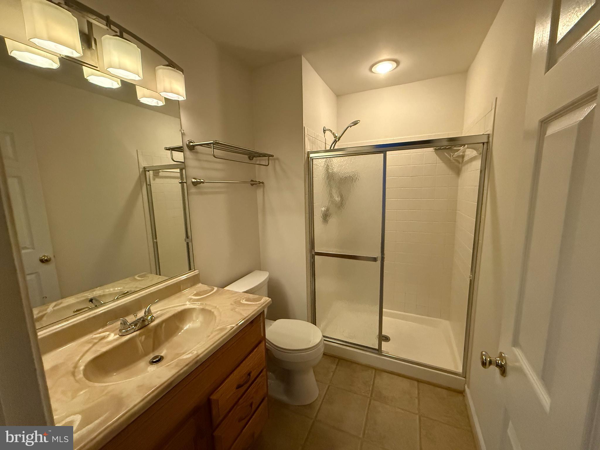 ASHBURN FARM - Residential Lease