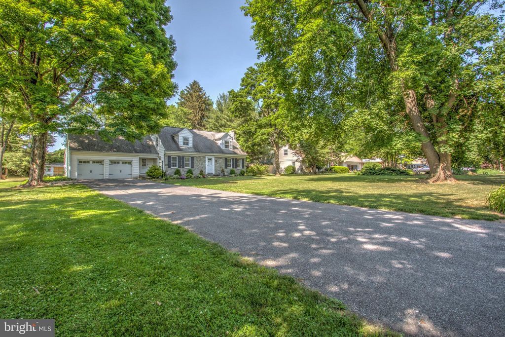 Photo of 1425 SUNSET DR, LANCASTER, PA 17601 (MLS # PALA2035736)