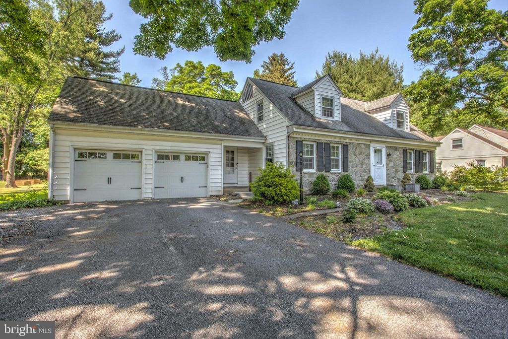 Photo of 1425 SUNSET DR, LANCASTER, PA 17601 (MLS # PALA2035736)