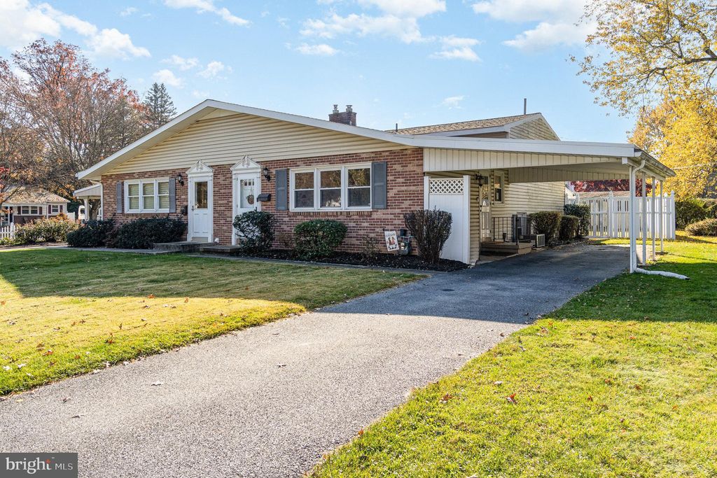 Photo of 504 Hensley Street, Lititz, PA 17543 (MLS # PALA2043902)