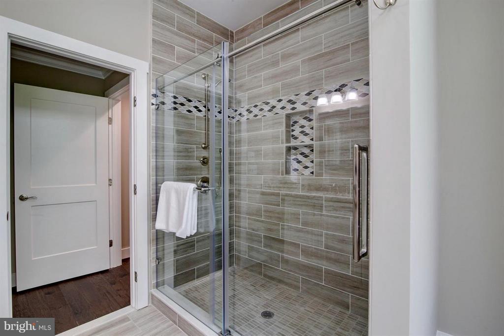 FAIRFAX ACRES - Residential Lease