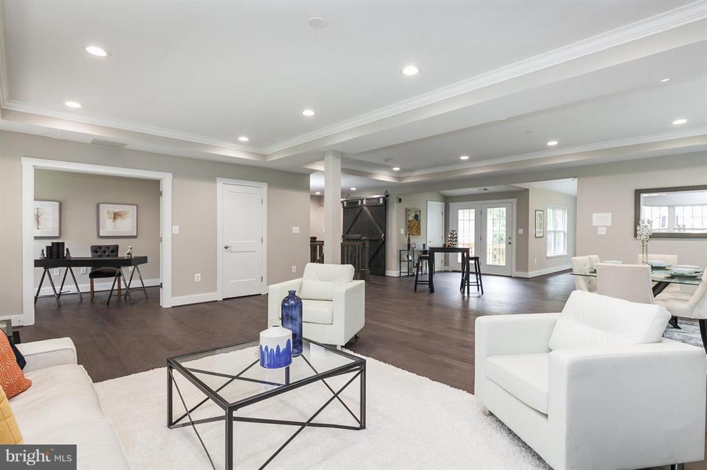 FAIRFAX ACRES - Residential Lease