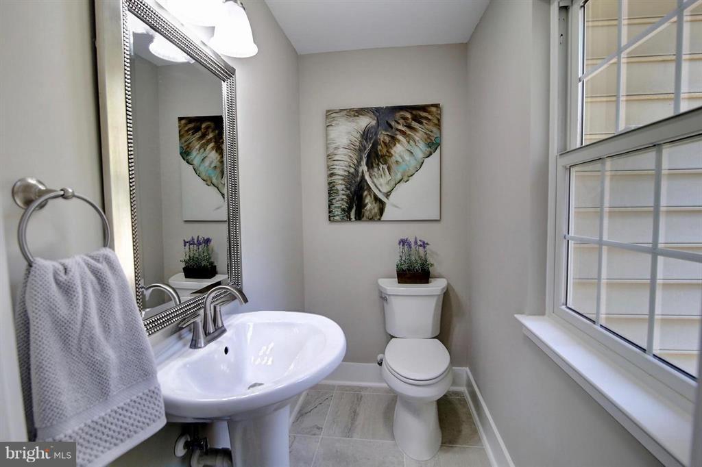 FAIRFAX ACRES - Residential Lease