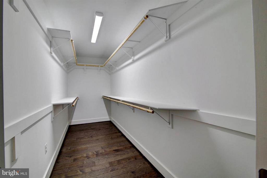 FAIRFAX ACRES - Residential Lease