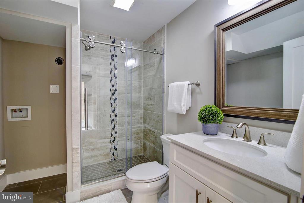 FAIRFAX ACRES - Residential Lease