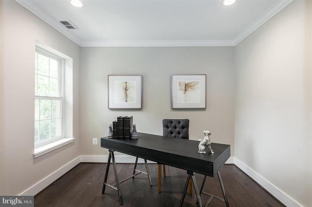 FAIRFAX ACRES - Residential Lease