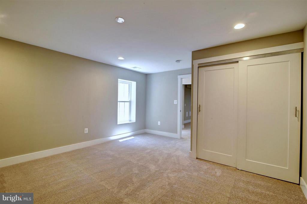 FAIRFAX ACRES - Residential Lease