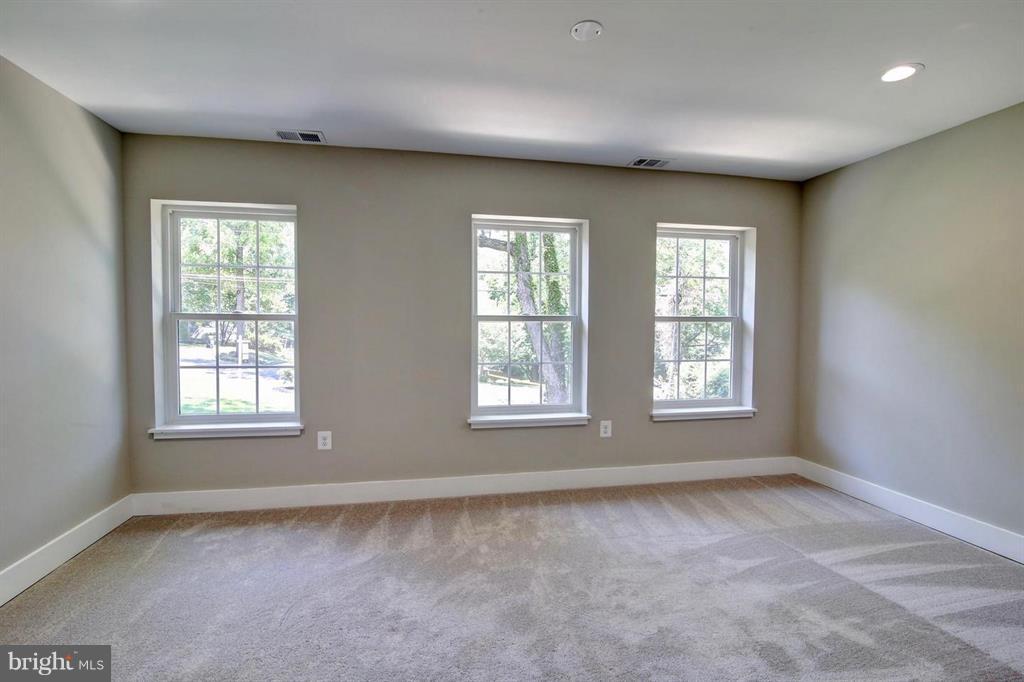 FAIRFAX ACRES - Residential Lease