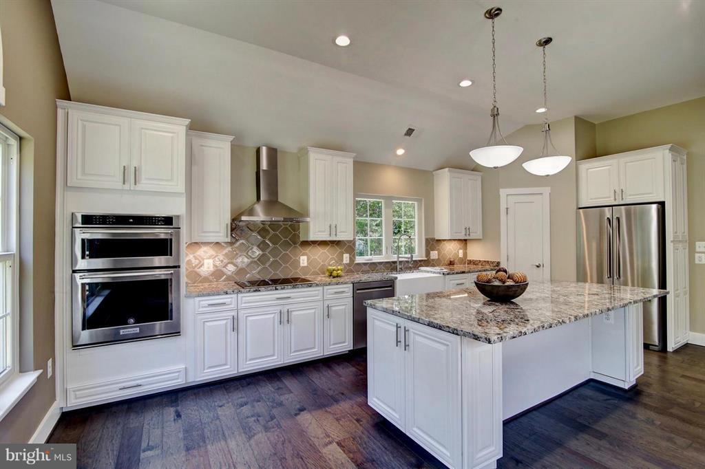 FAIRFAX ACRES - Residential Lease