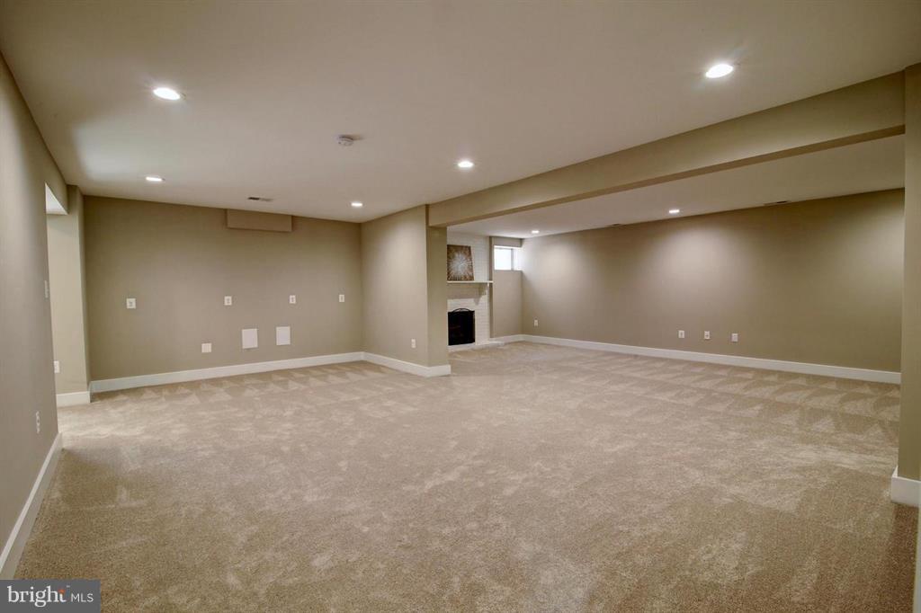 FAIRFAX ACRES - Residential Lease