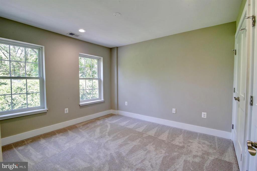 FAIRFAX ACRES - Residential Lease