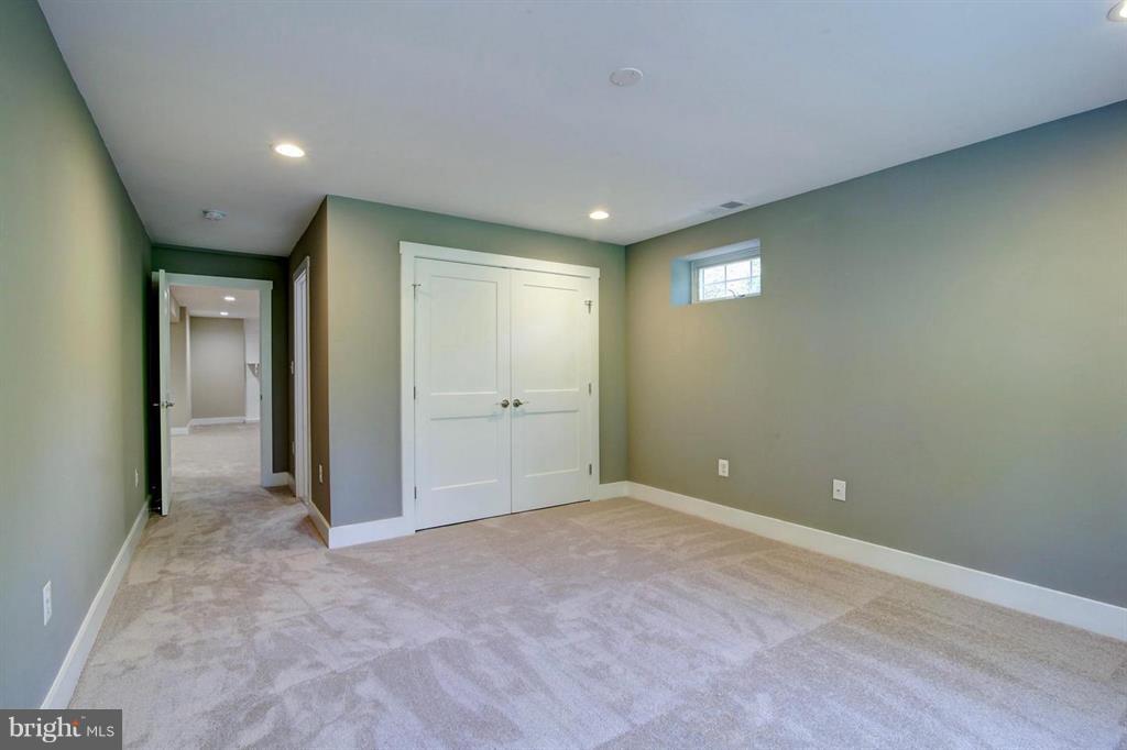 FAIRFAX ACRES - Residential Lease