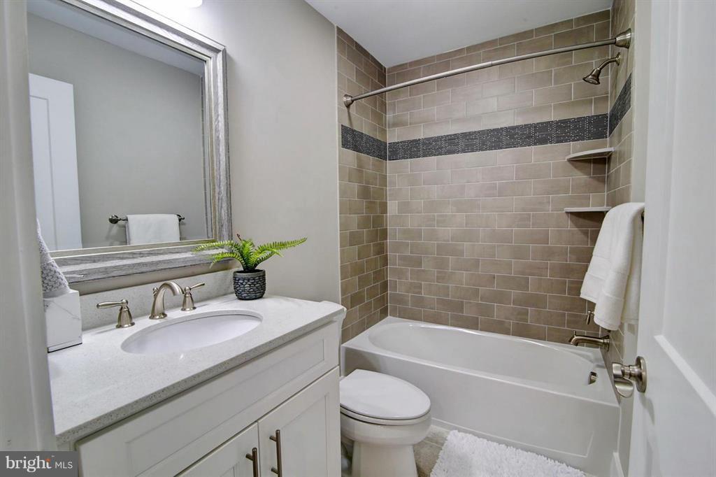 FAIRFAX ACRES - Residential Lease