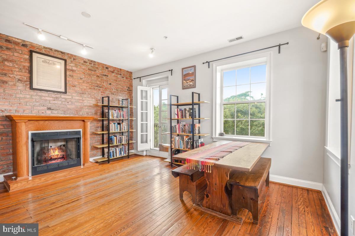 SHAW - Residential Lease