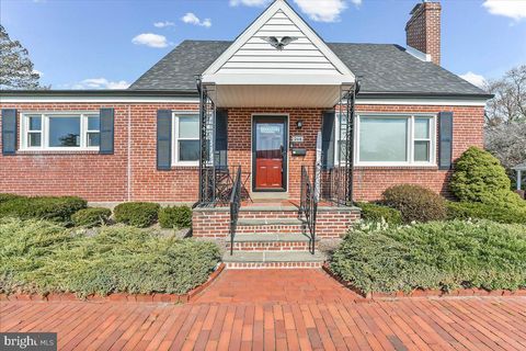 Homes For Sale - 208 2nd Avenue<br/> BROOMALL, PA 19008