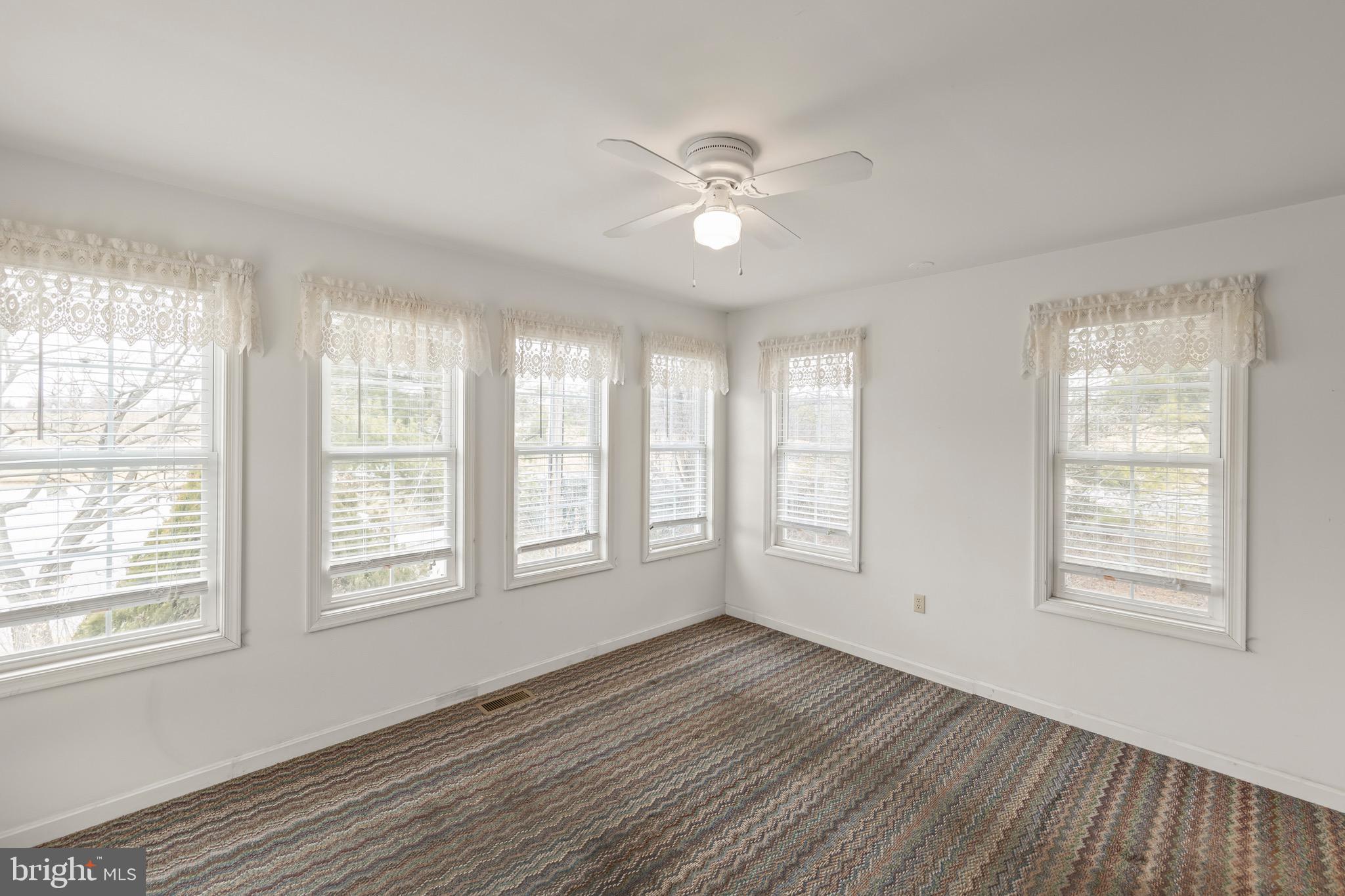 LAUREL RIDGE - Residential