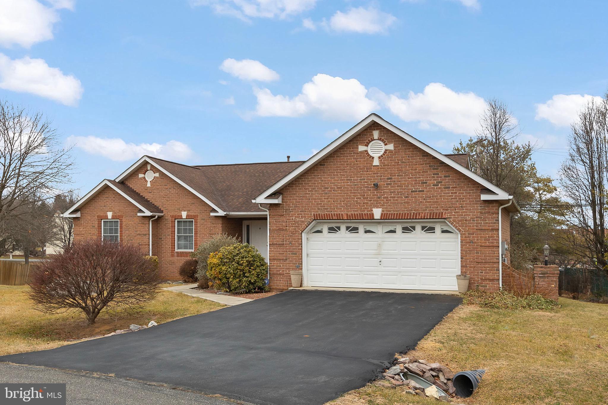 LAUREL RIDGE - Residential