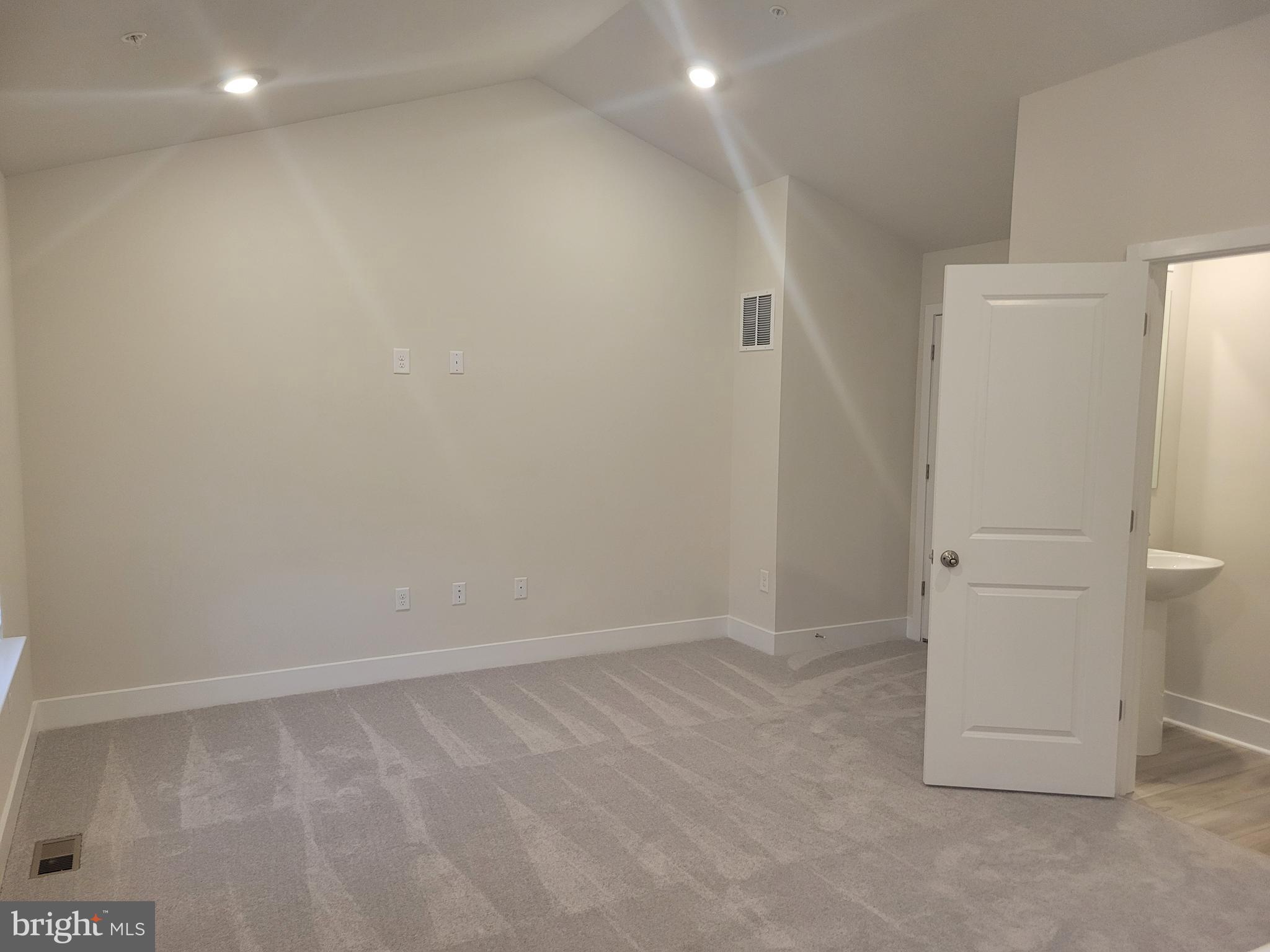 MARRIOTTSVILLE OVERLOOK - Residential Lease