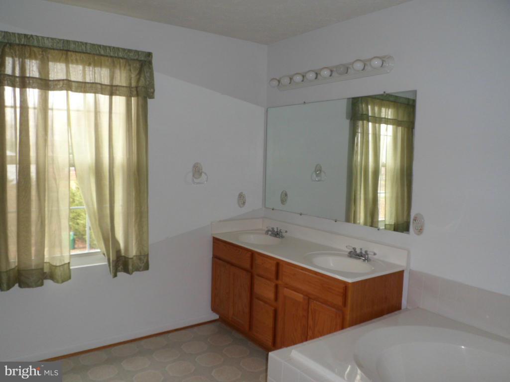 JOHN WAYNE ESTATES - Residential