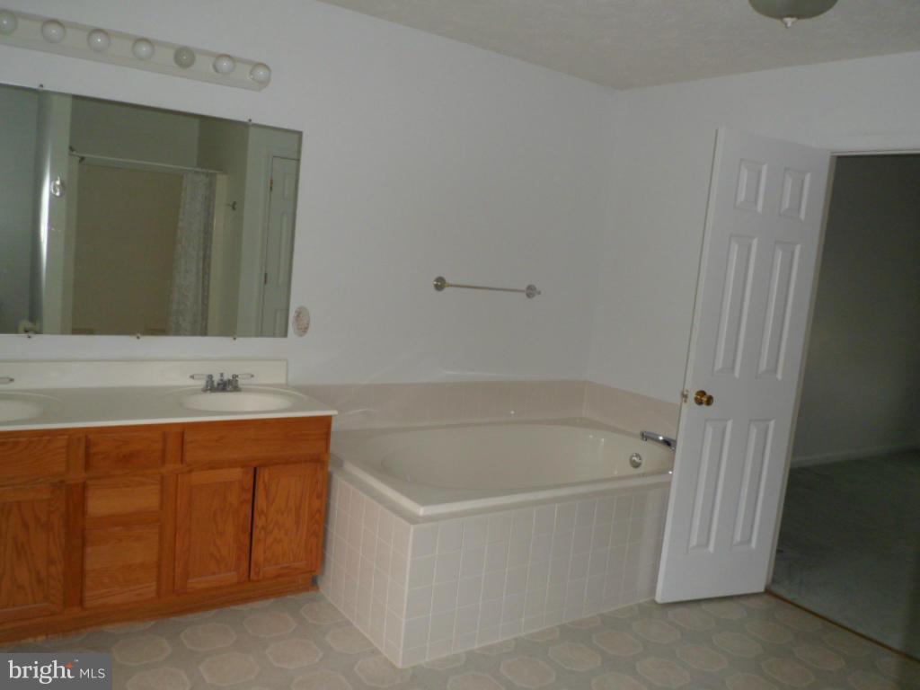 JOHN WAYNE ESTATES - Residential