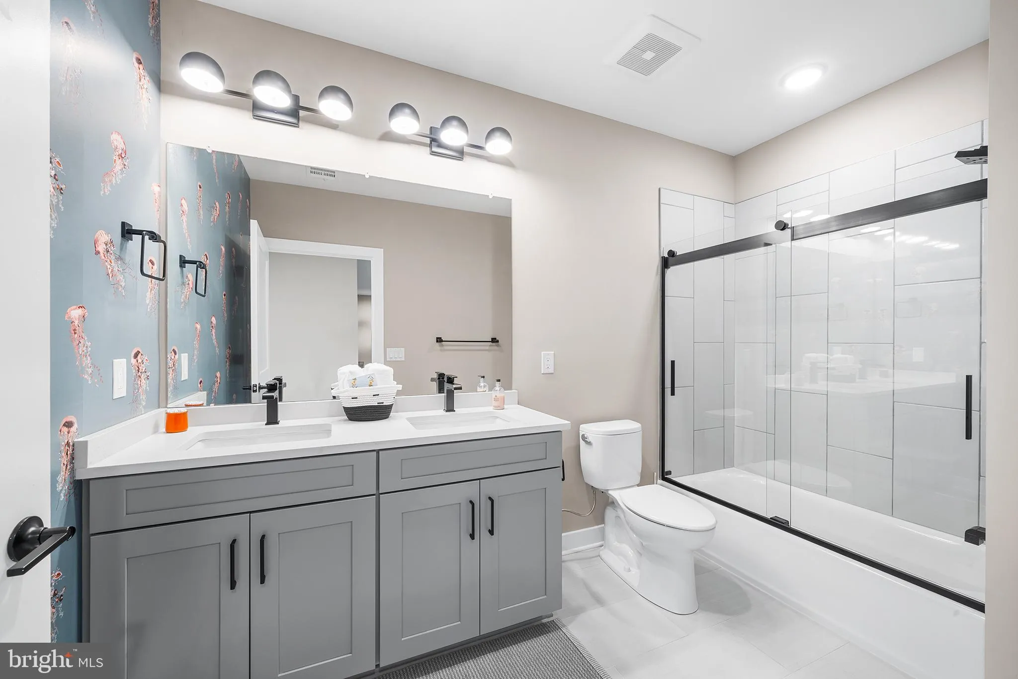 Philadelphia, Pennsylvania 19127, United States, 4 Bedrooms Bedrooms, ,4 BathroomsBathrooms,Residential,Contingent,53194