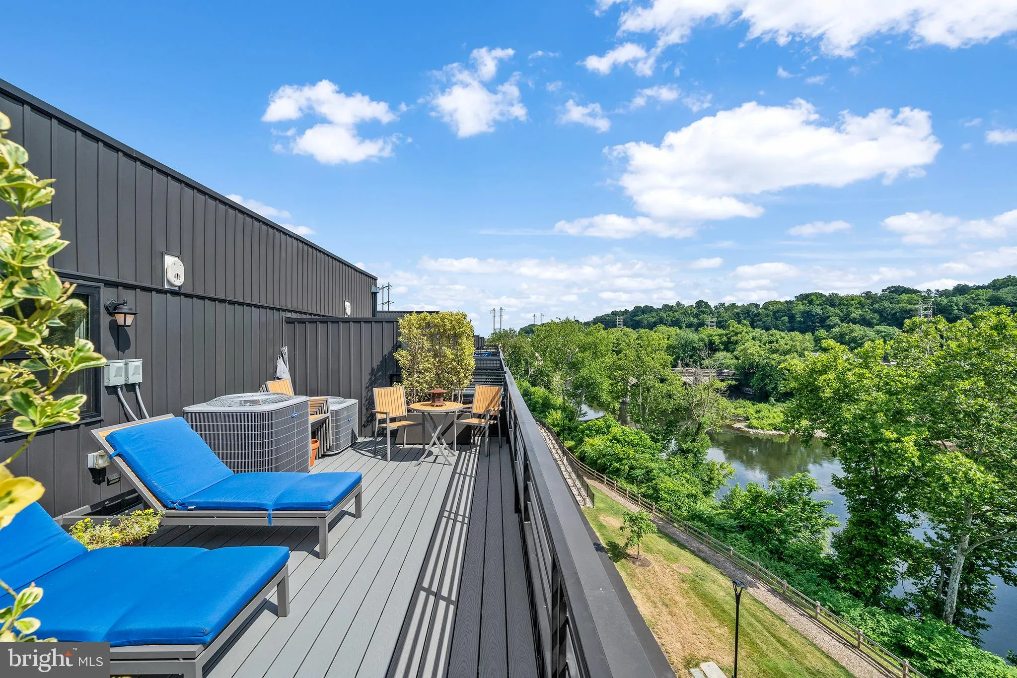 Philadelphia, Pennsylvania 19127, United States, 4 Bedrooms Bedrooms, ,4 BathroomsBathrooms,Residential,Contingent,53194