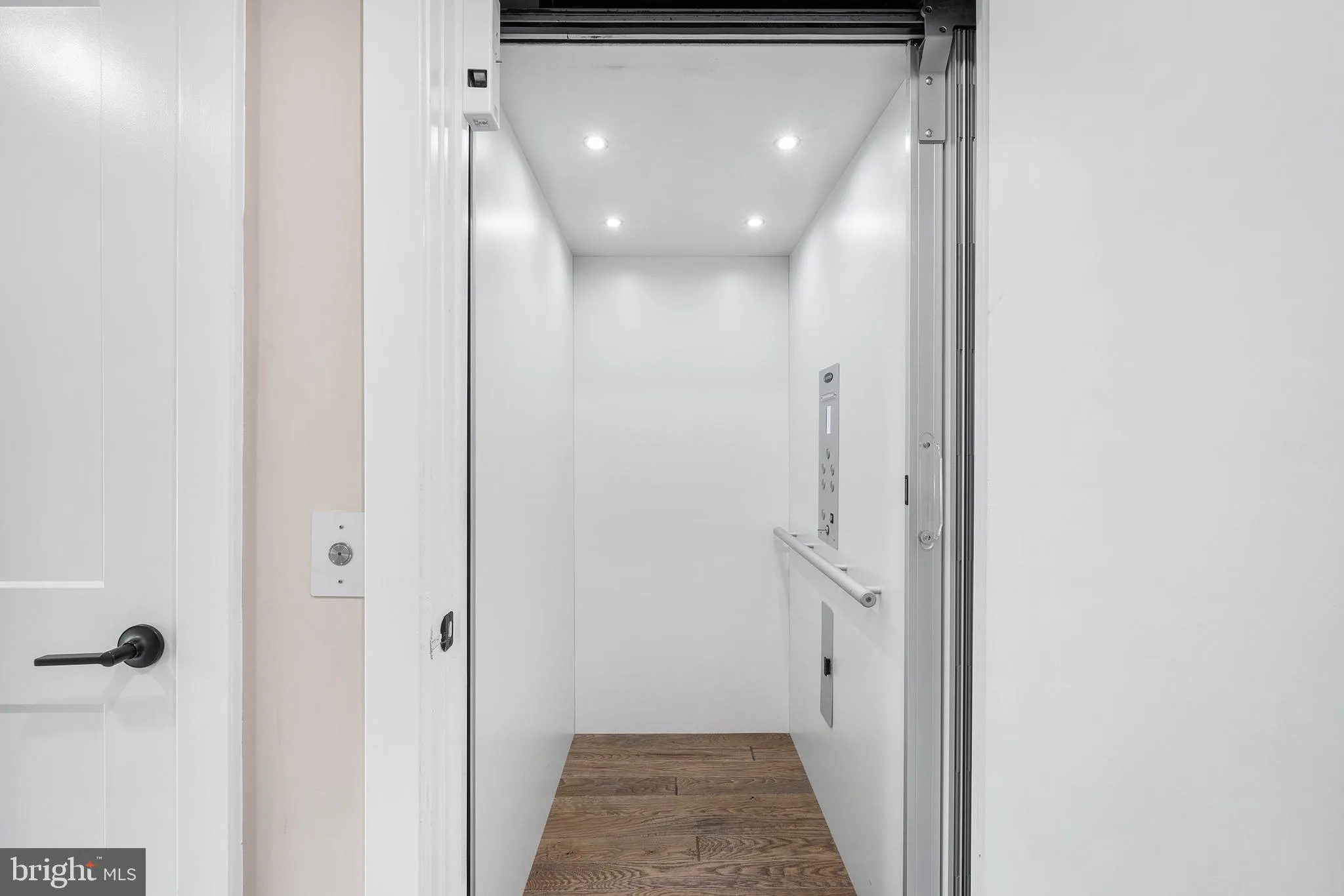 Philadelphia, Pennsylvania 19127, United States, 4 Bedrooms Bedrooms, ,4 BathroomsBathrooms,Residential,Contingent,53194