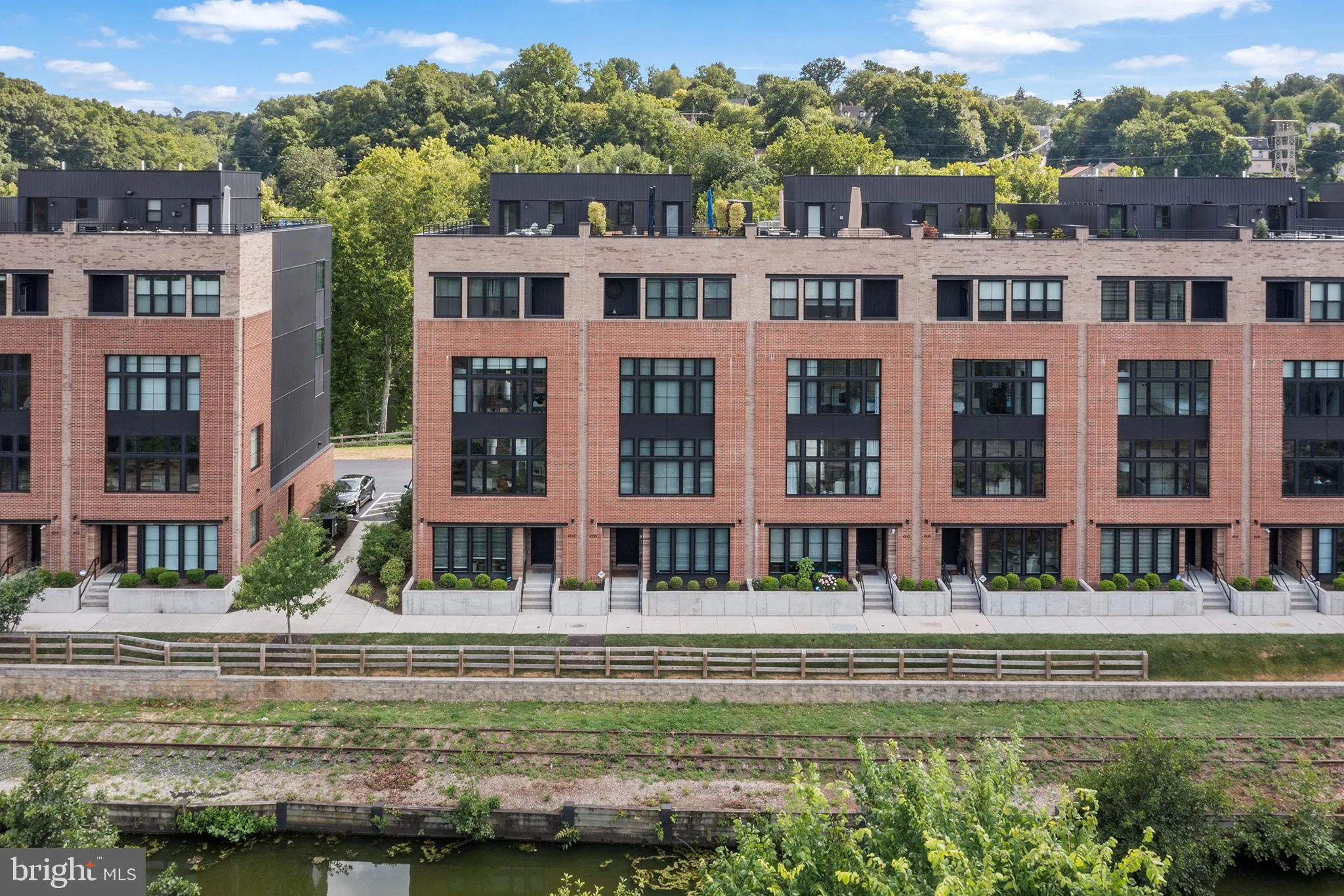 Philadelphia, Pennsylvania 19127, United States, 4 Bedrooms Bedrooms, ,4 BathroomsBathrooms,Residential,Contingent,53194