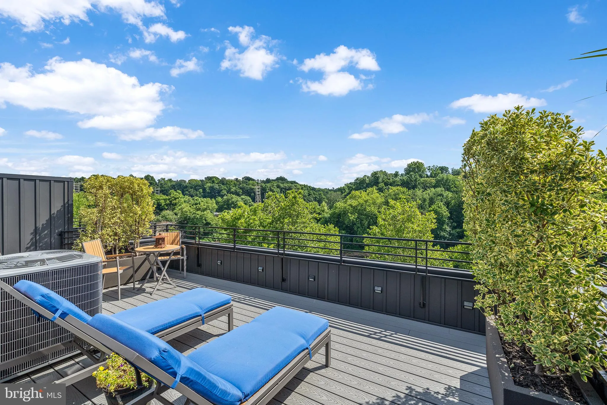 Philadelphia, Pennsylvania 19127, United States, 4 Bedrooms Bedrooms, ,4 BathroomsBathrooms,Residential,Contingent,53194